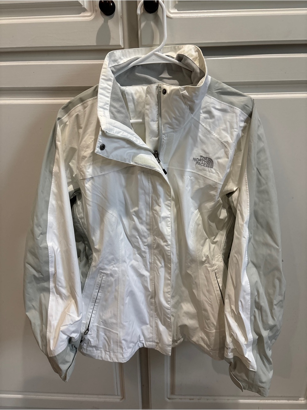 The North Face HyVent White & Gray Waterproof Hooded Rain Jacket Women’s Large